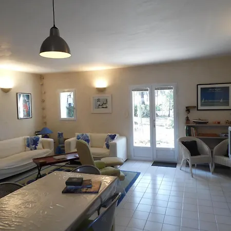Casa de Férias Maison Avec Jardin, Terrasse Et Proximite A - Fr-1-194-154 *